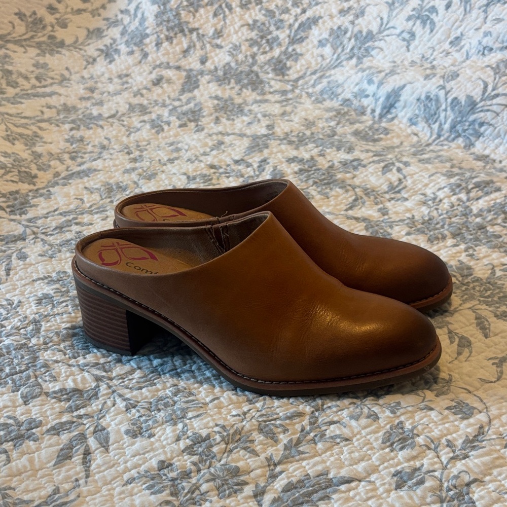Comfortiva Tan Leather Mules
